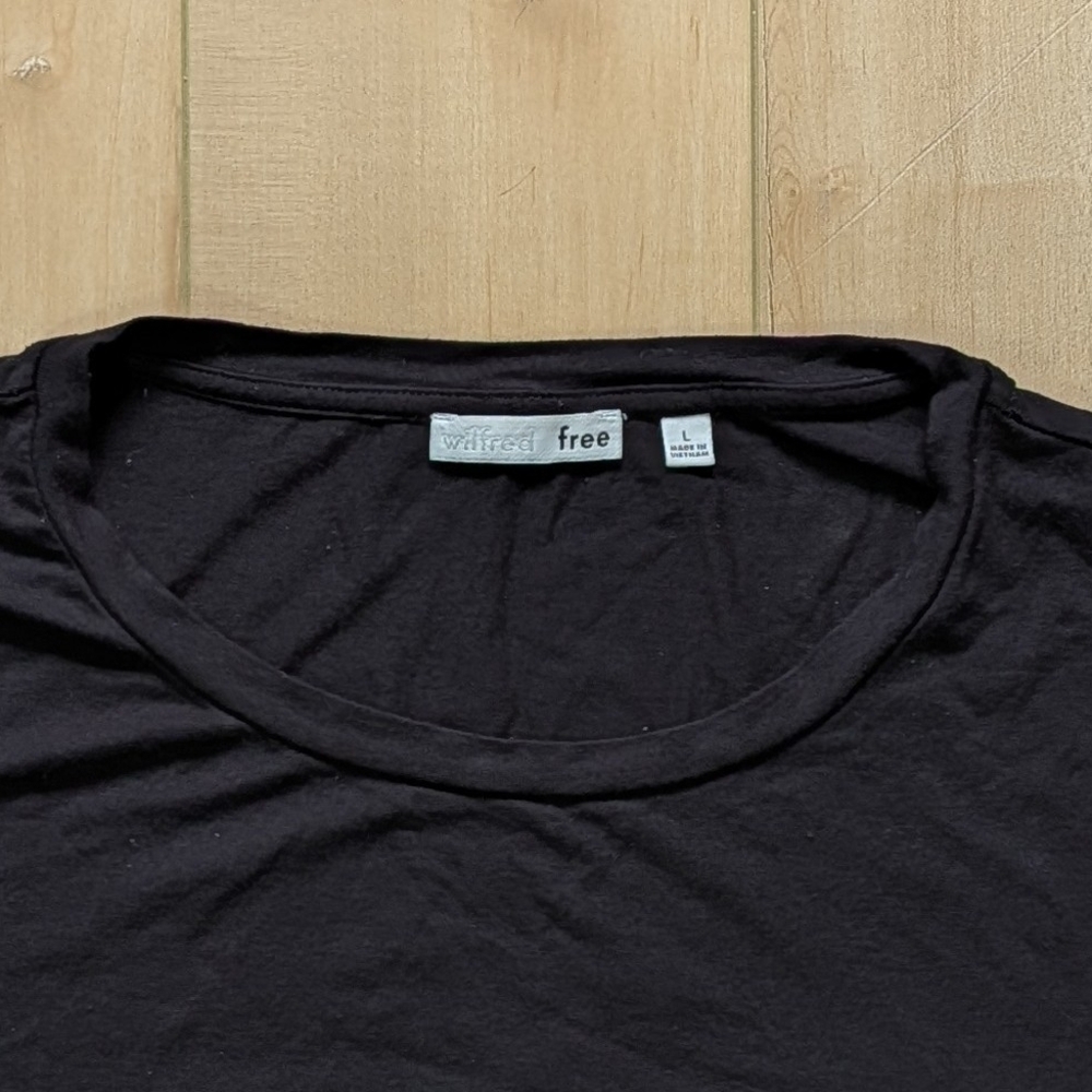 Wilfred Black Short-Sleeve Pocket Crop Top - Picture 2 of 3